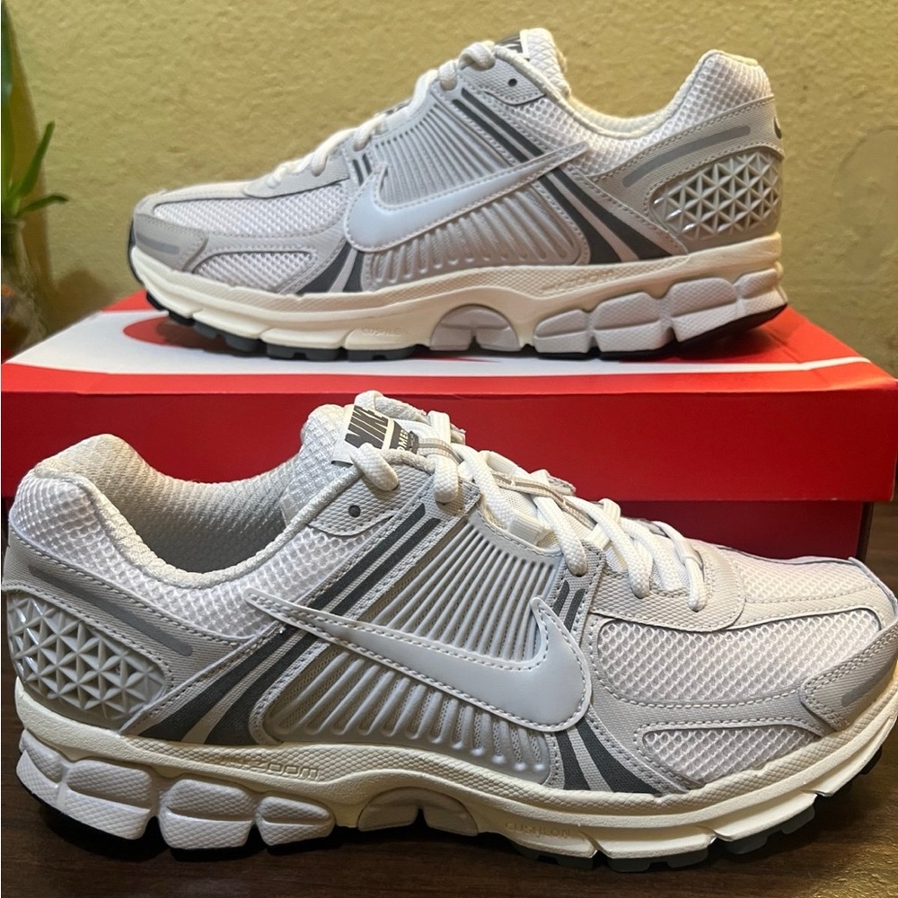Nike Zoom Vomero 5 – Size Men’s 9.5 / Women’s 11 - New